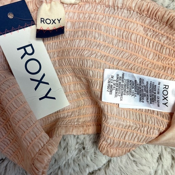 Roxy Peach Minerva Halter Top Surfer Style
Beach Summer Boho Chic NWT
Size Small - Picture 5 of 7